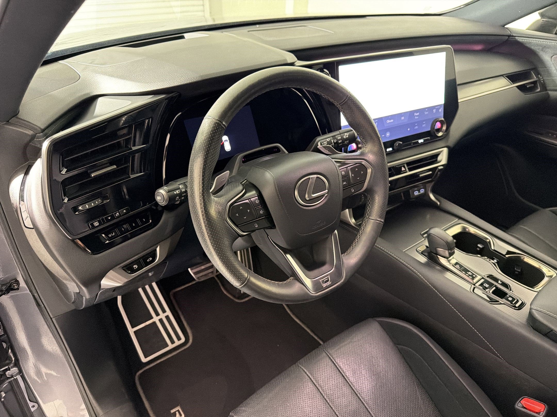 Used 2023 Lexus RX 500h F Sport w/ Cold Area Package AWD/4WD image 4