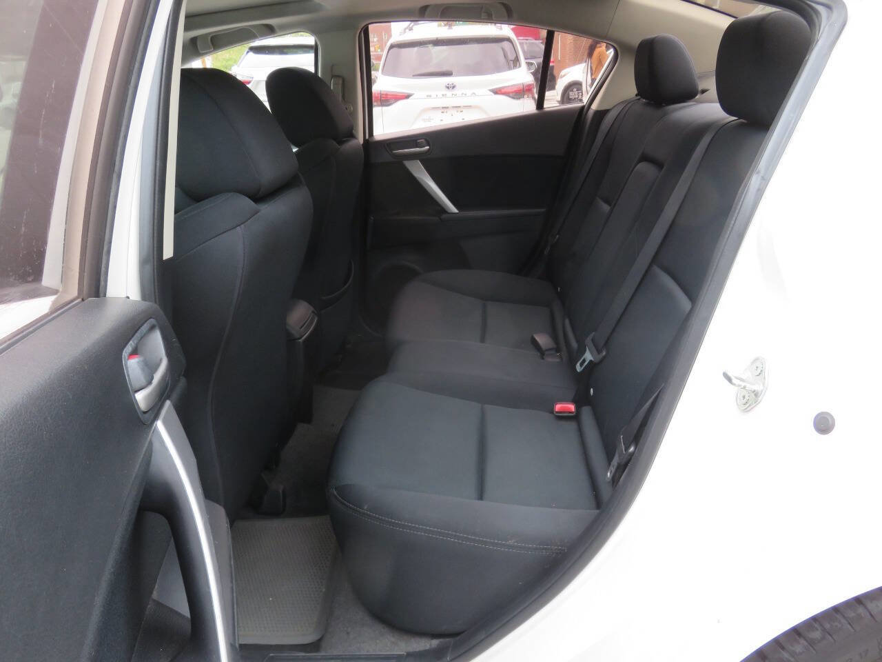 Used 2011 MAZDA MAZDA3 s Sport w/ Tech Pkg FWD image 17