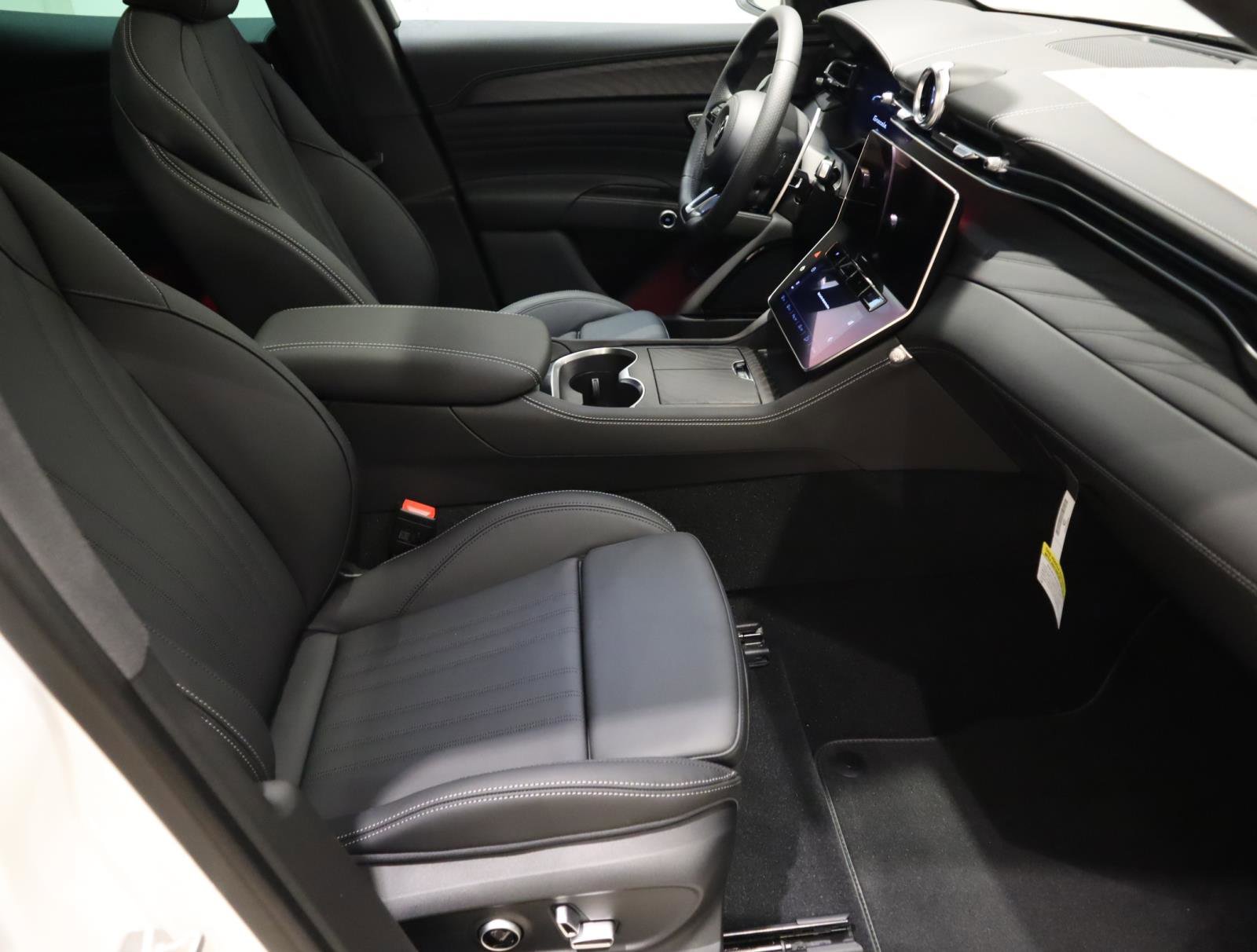 New 2025 Maserati Grecale GT image 16