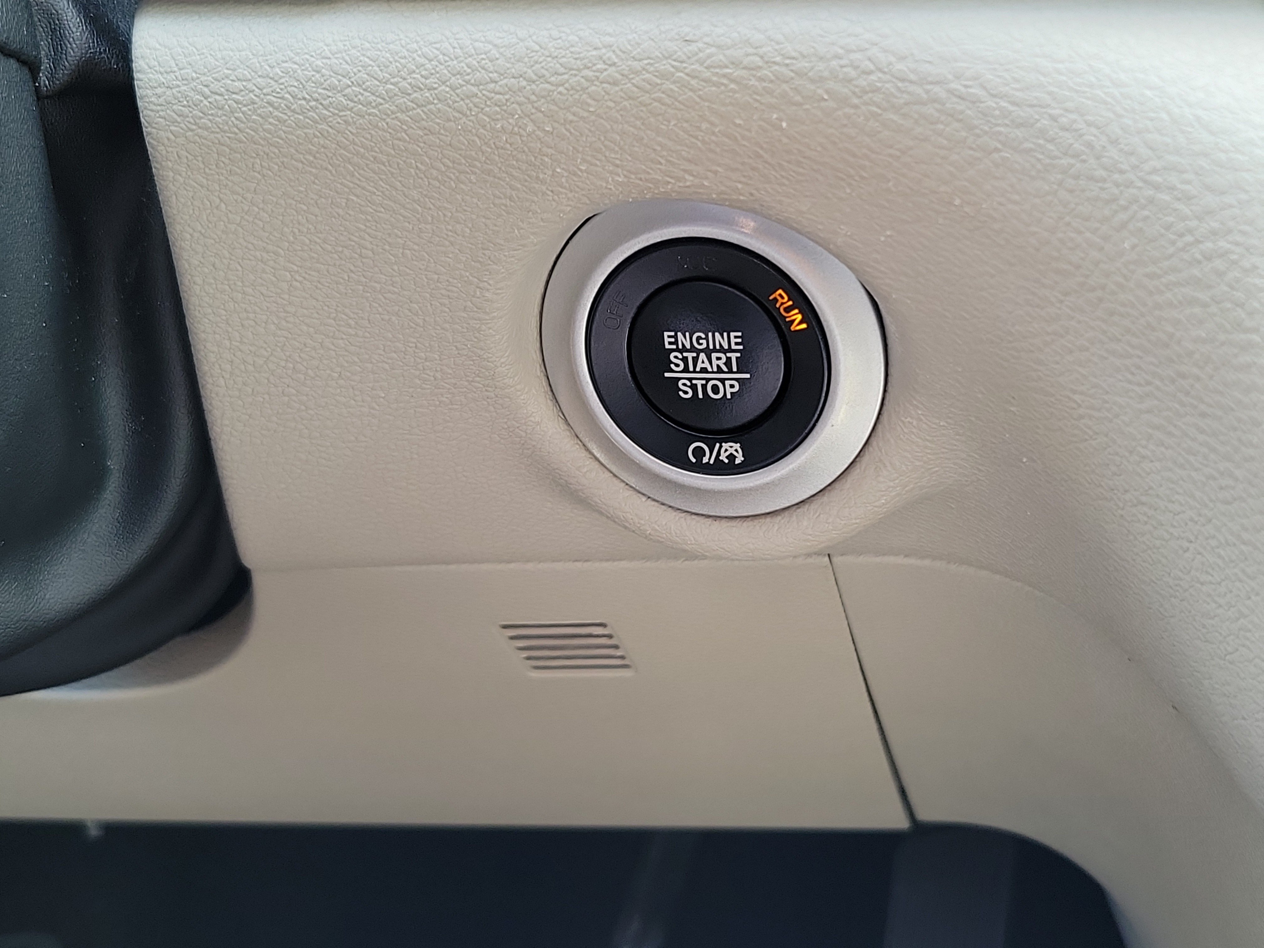 Used 2024 Chrysler Pacifica Touring-L FWD image 21