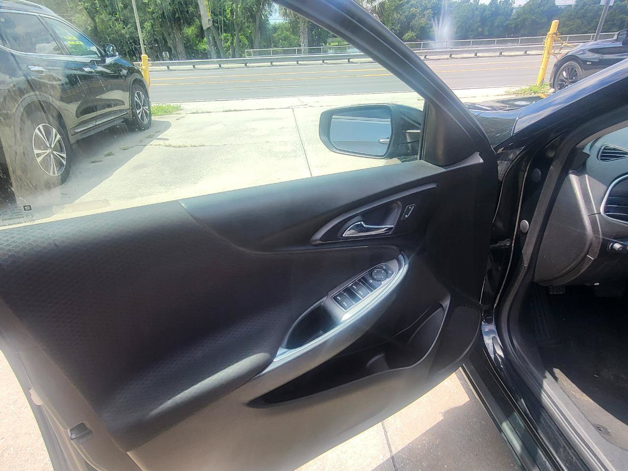 Used 2020 Chevrolet Malibu LT FWD image 40