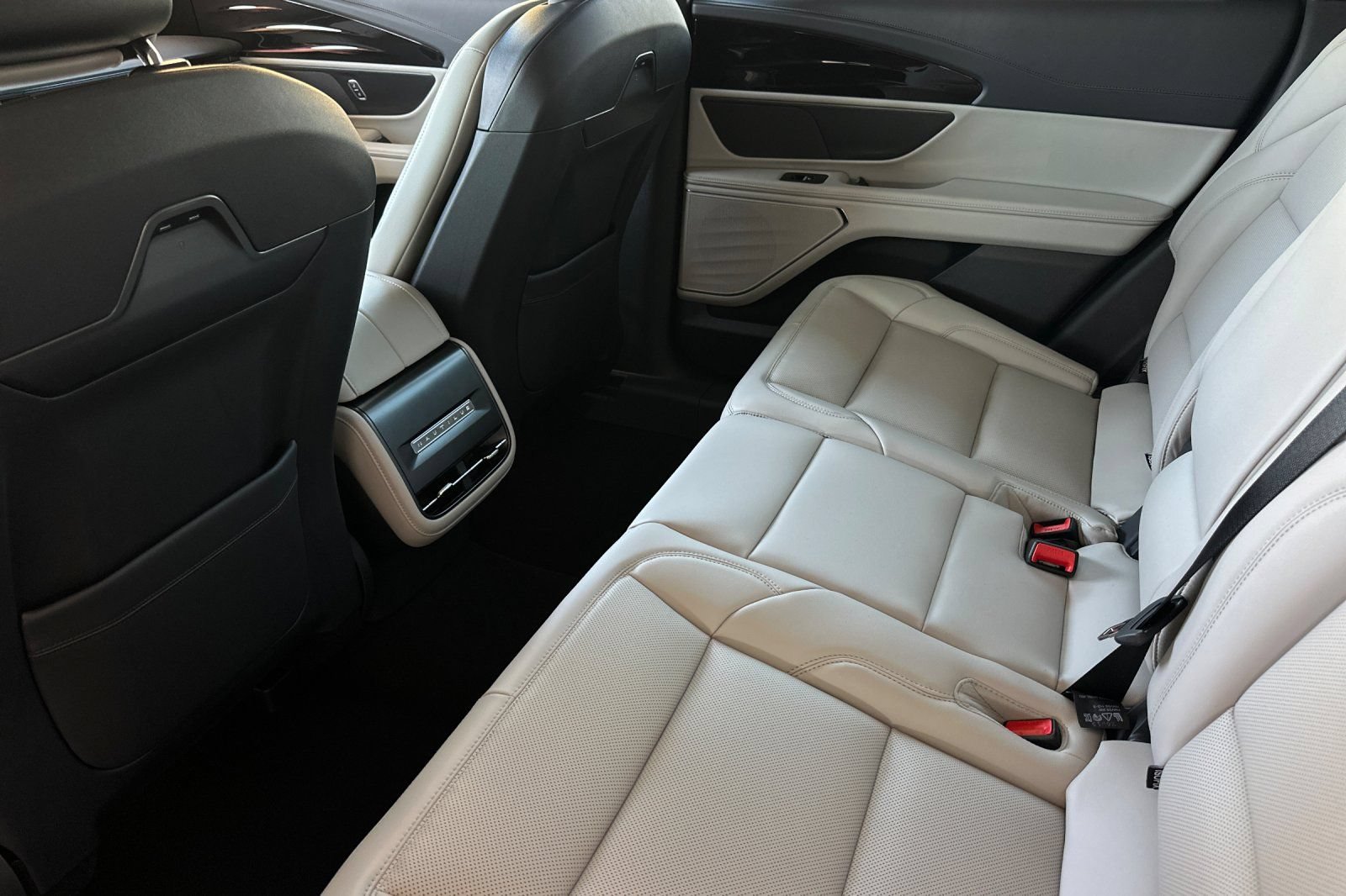New 2026 Lincoln Nautilus Premier AWD/4WD image 11