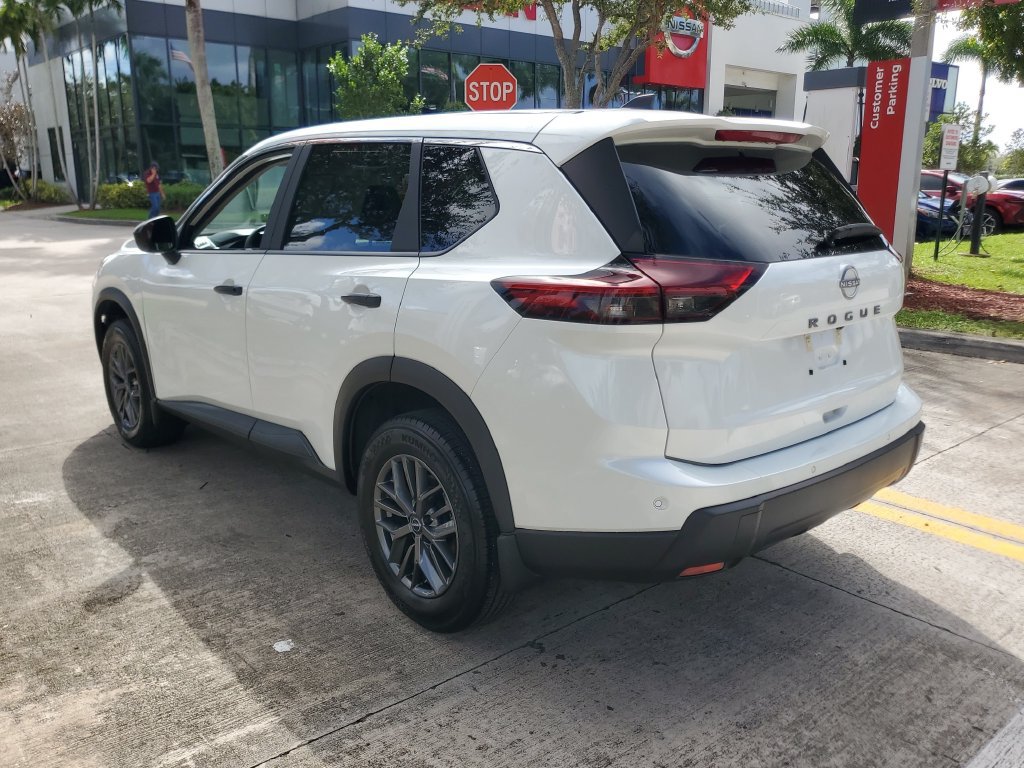 Certified 2025 Nissan Rogue S FWD image 4