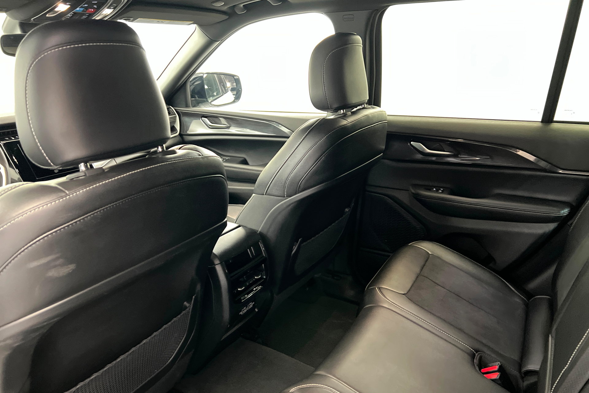 Certified 2023 Jeep Grand Cherokee Altitude AWD/4WD image 19