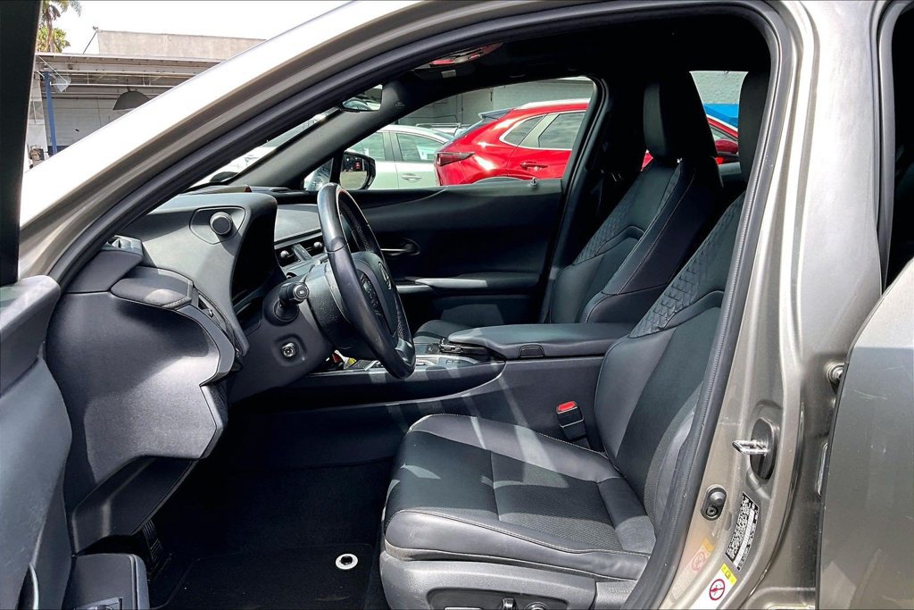 Used 2019 Lexus UX 250h AWD/4WD image 14