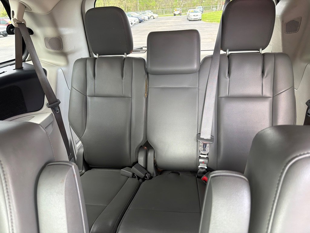Used 2011 Volkswagen Routan SE image 14