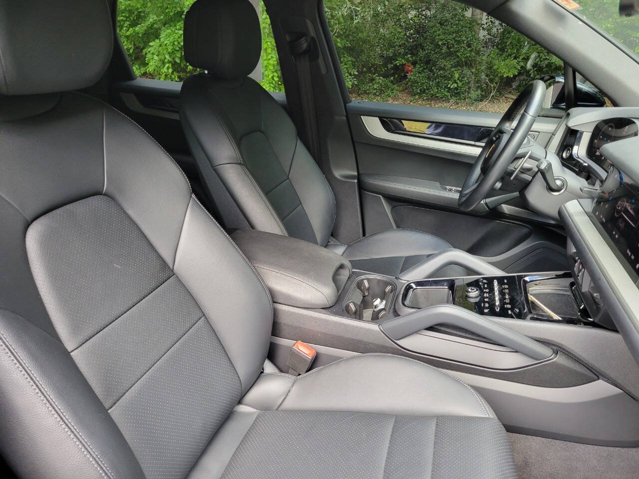Used 2024 Porsche Cayenne AWD/4WD image 10