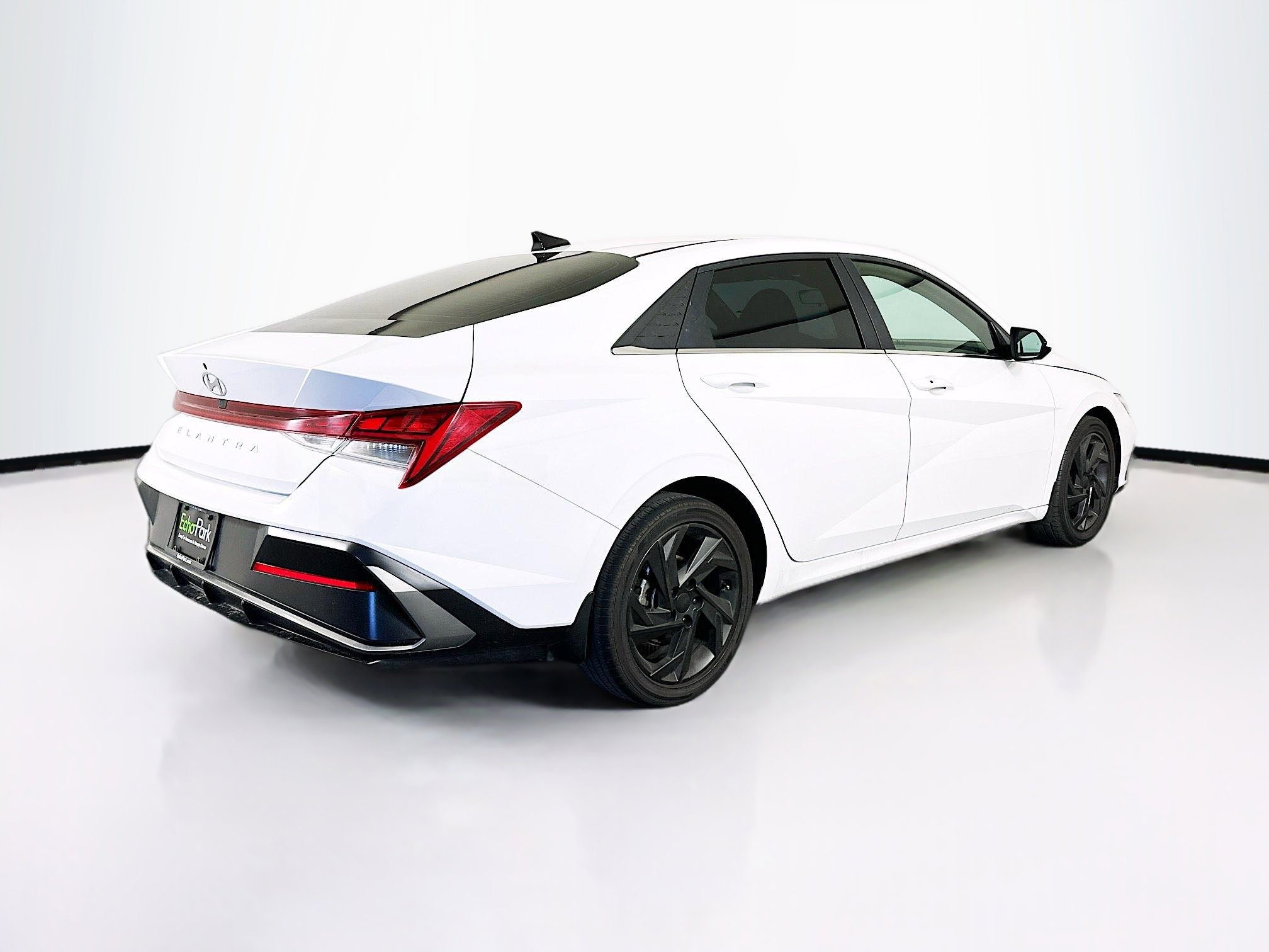 Used 2025 Hyundai Elantra SEL image 9