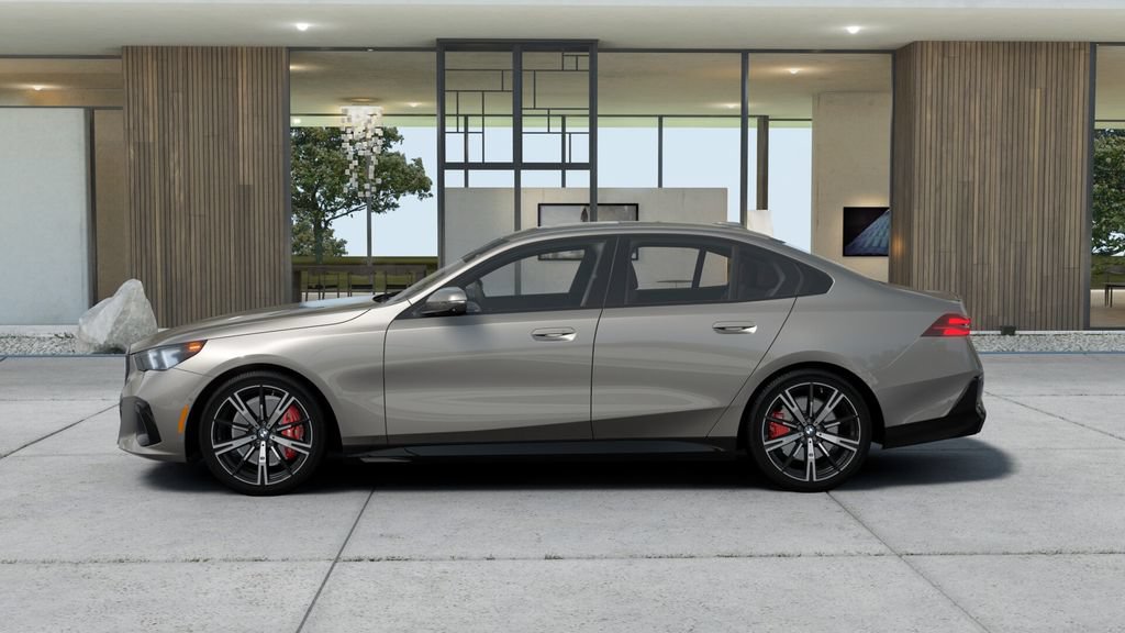 Used 2027 BMW 530i w/ M Sport Package RWD image 4