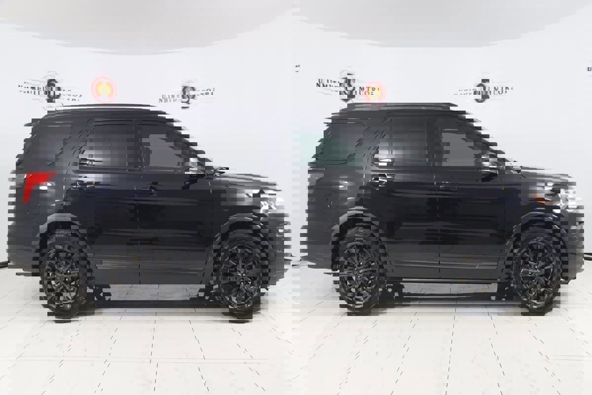 Used 2018 Ford Explorer XLT w/ Equipment Group 202A image 2