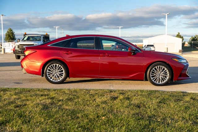 Used 2020 Toyota Avalon Limited image 8