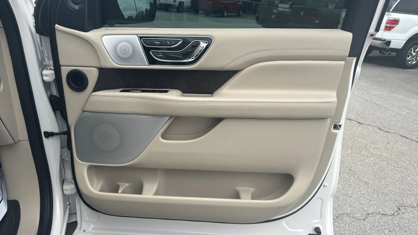 Used 2019 Lincoln Navigator Reserve AWD/4WD image 44