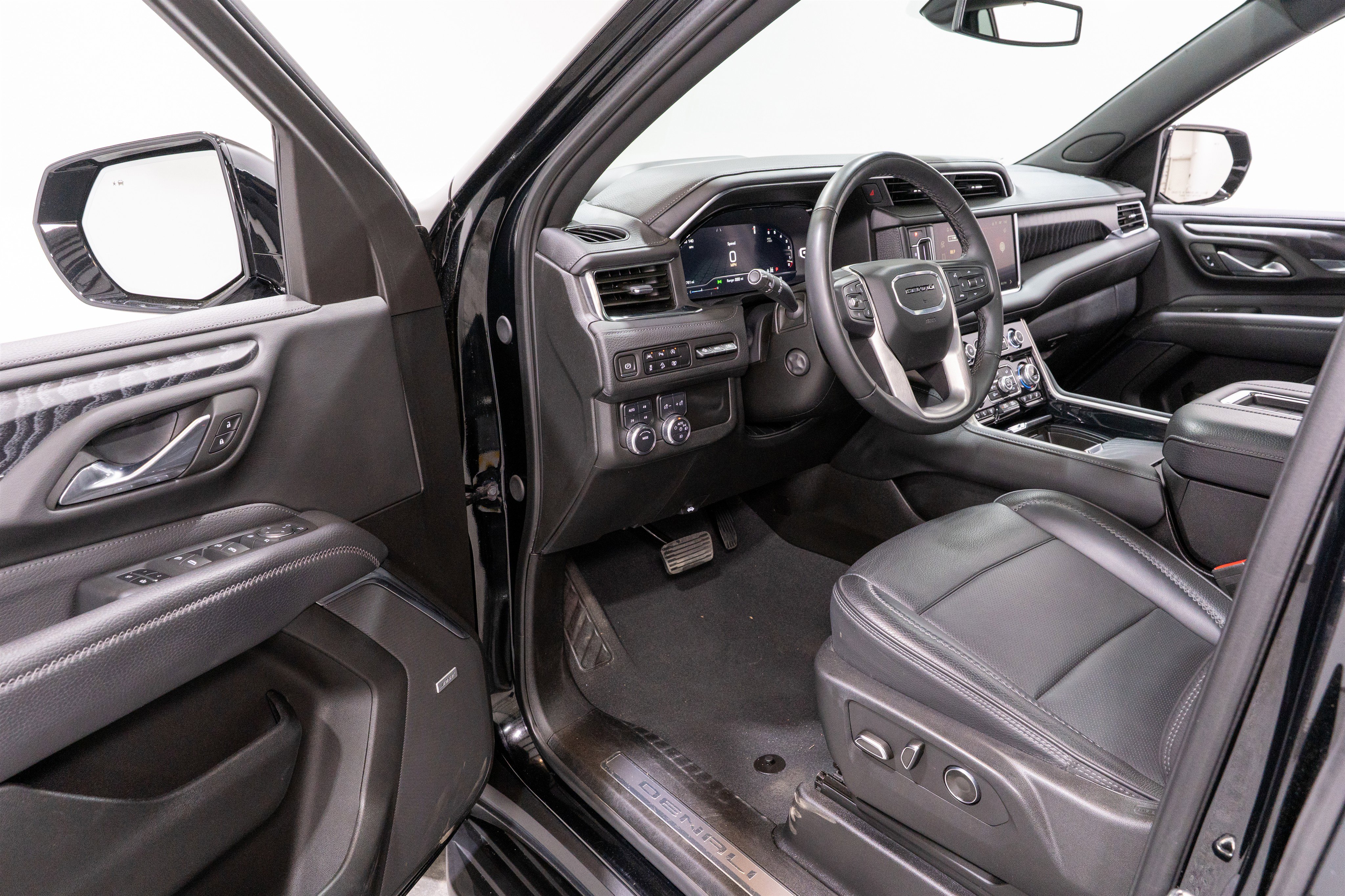 Used 2023 GMC Yukon Denali image 12