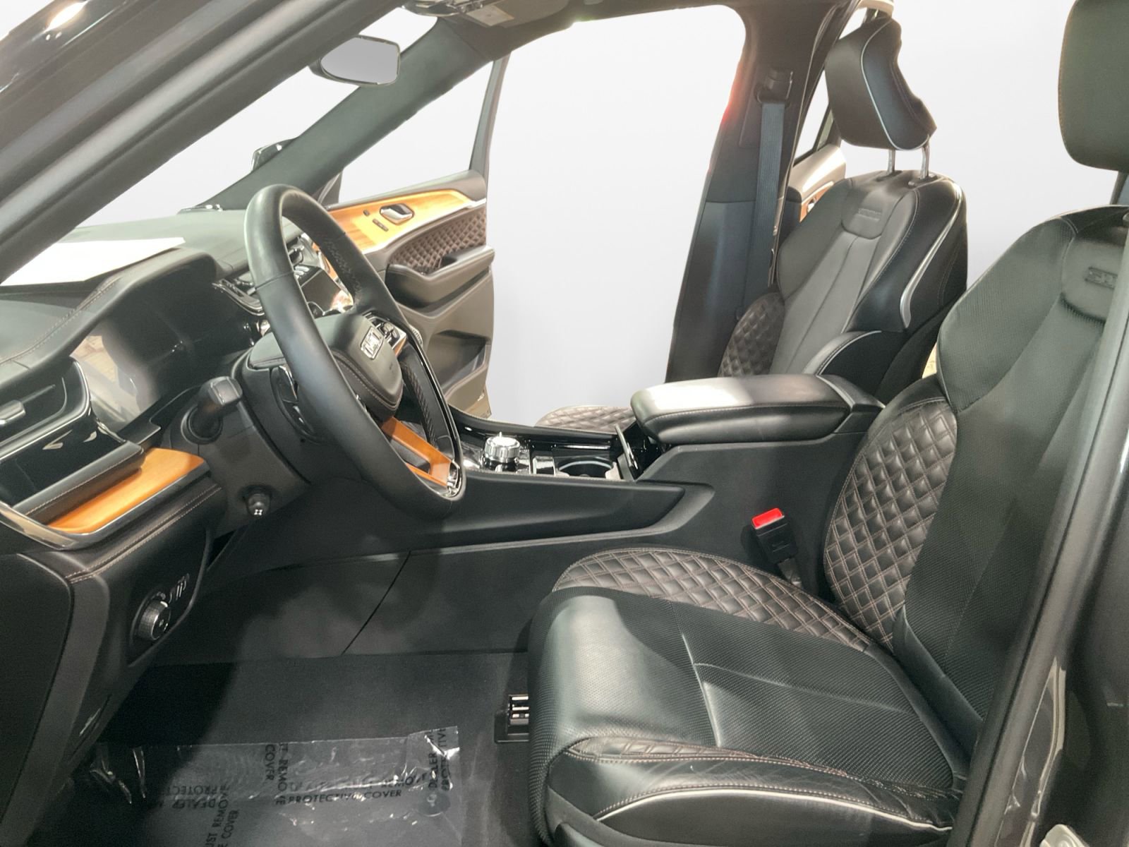 Used 2024 Jeep Grand Cherokee Summit AWD/4WD image 9