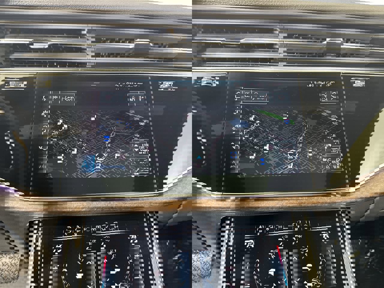 Used 2025 Audi Q8 Prestige image 11