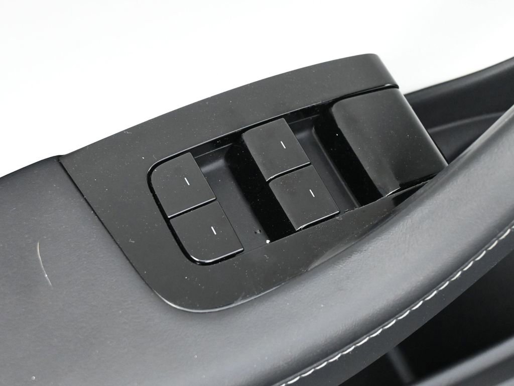 Used 2020 Tesla Model 3 Performance image 3