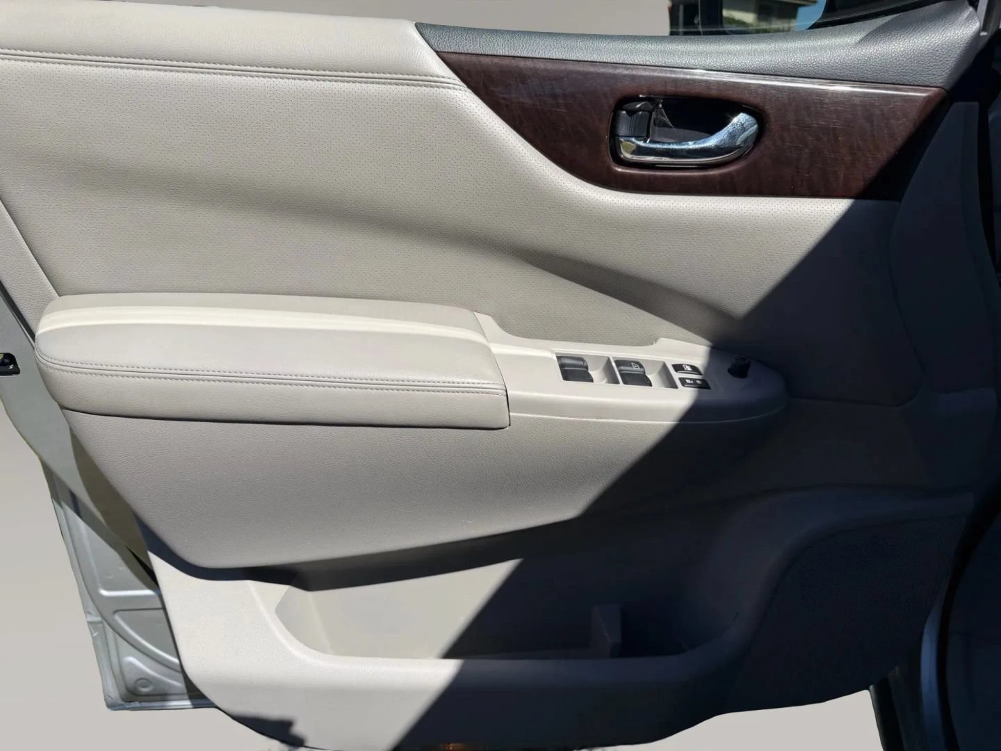Used 2013 Nissan Quest S FWD image 25
