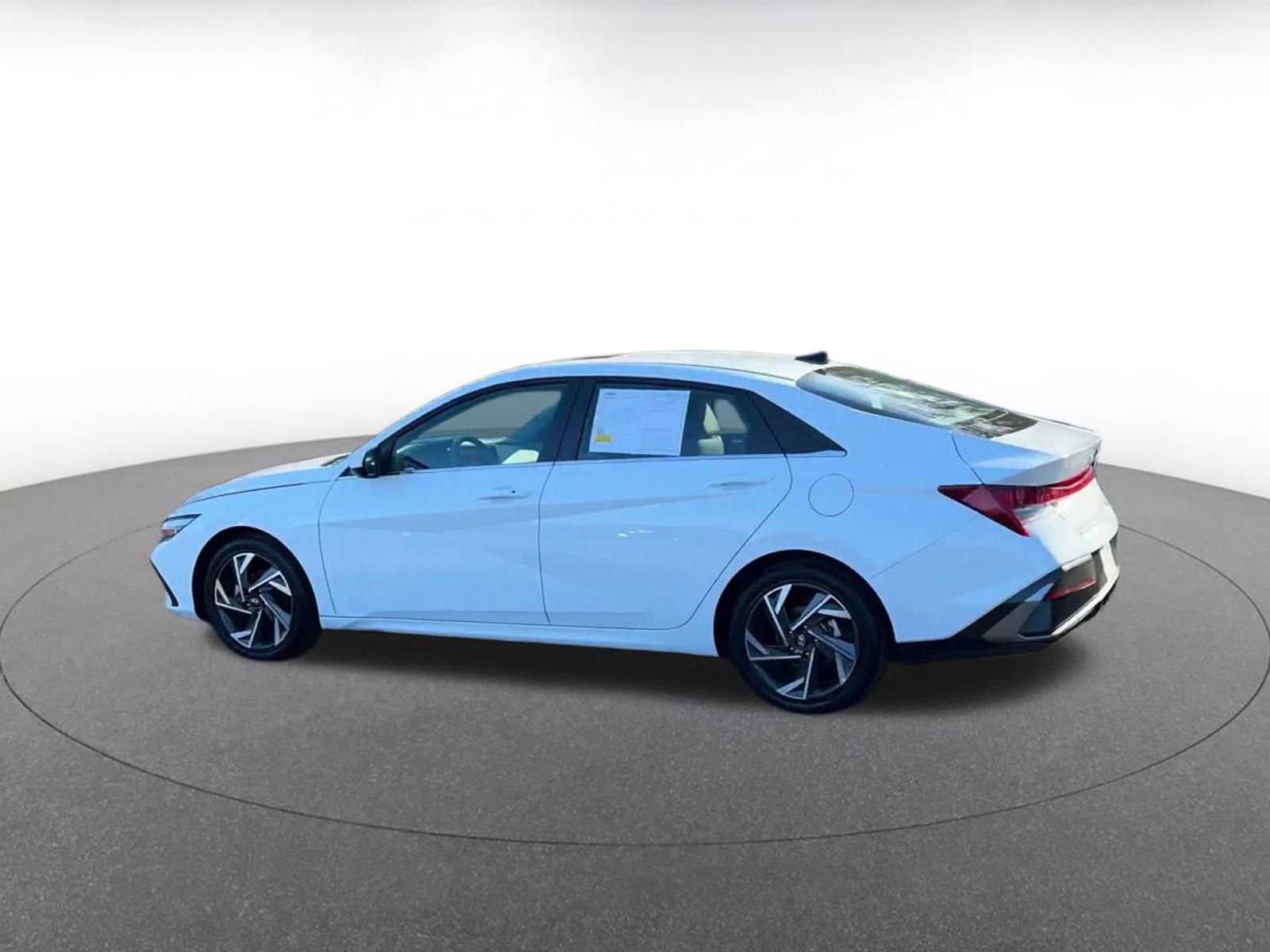 Used 2025 Hyundai Elantra SEL image 10