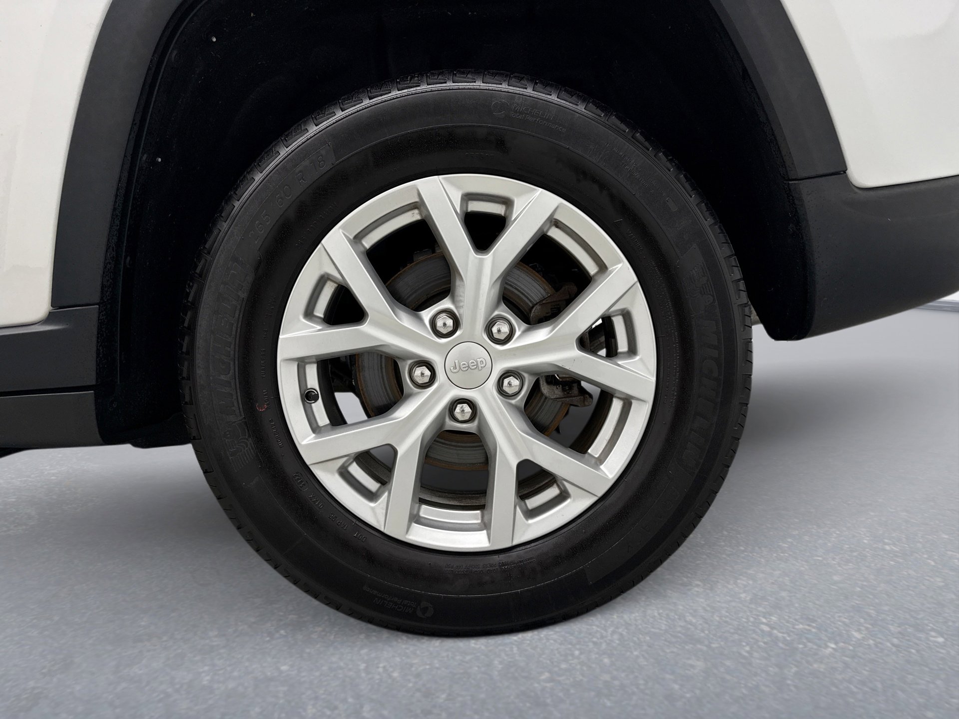 Used 2023 Jeep Grand Cherokee Limited image 24