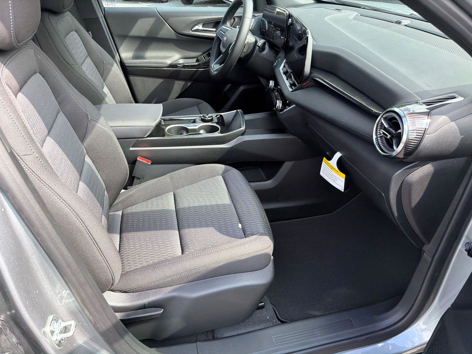New 2026 Chevrolet Equinox LT w/ Safety and Technology Package FWD image 13