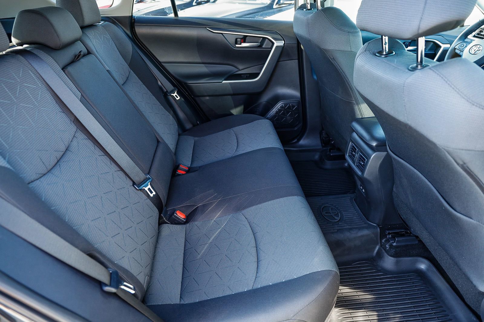 Used 2025 Toyota RAV4 XLE w/ Convenience Package FWD image 18
