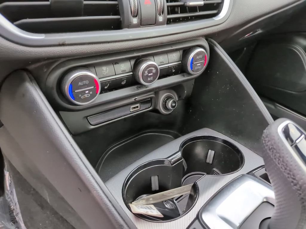 Used 2024 Alfa Romeo Giulia Veloce AWD/4WD image 29