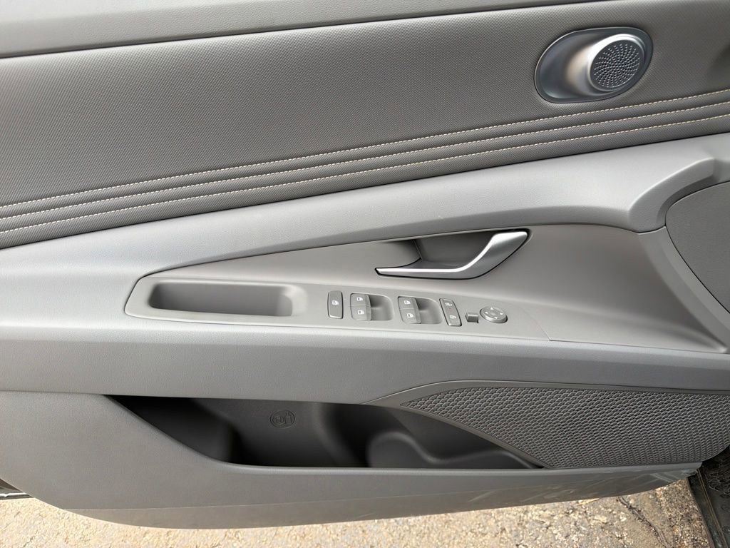 Used 2026 Hyundai Elantra Sport image 11