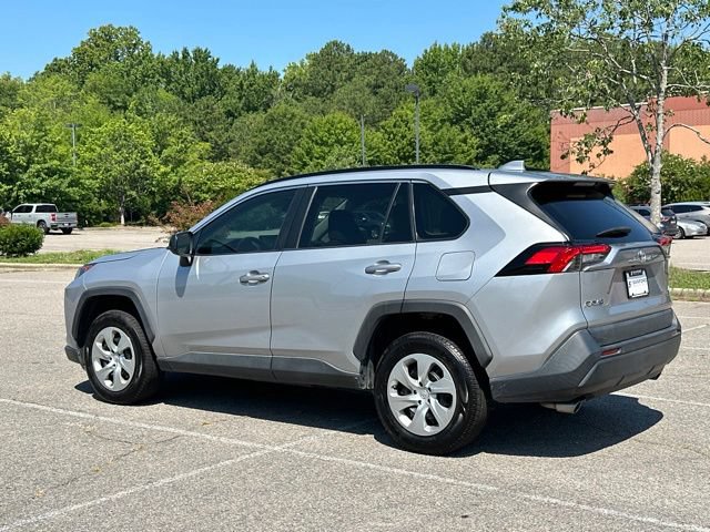 Used 2021 Toyota RAV4 LE FWD image 3