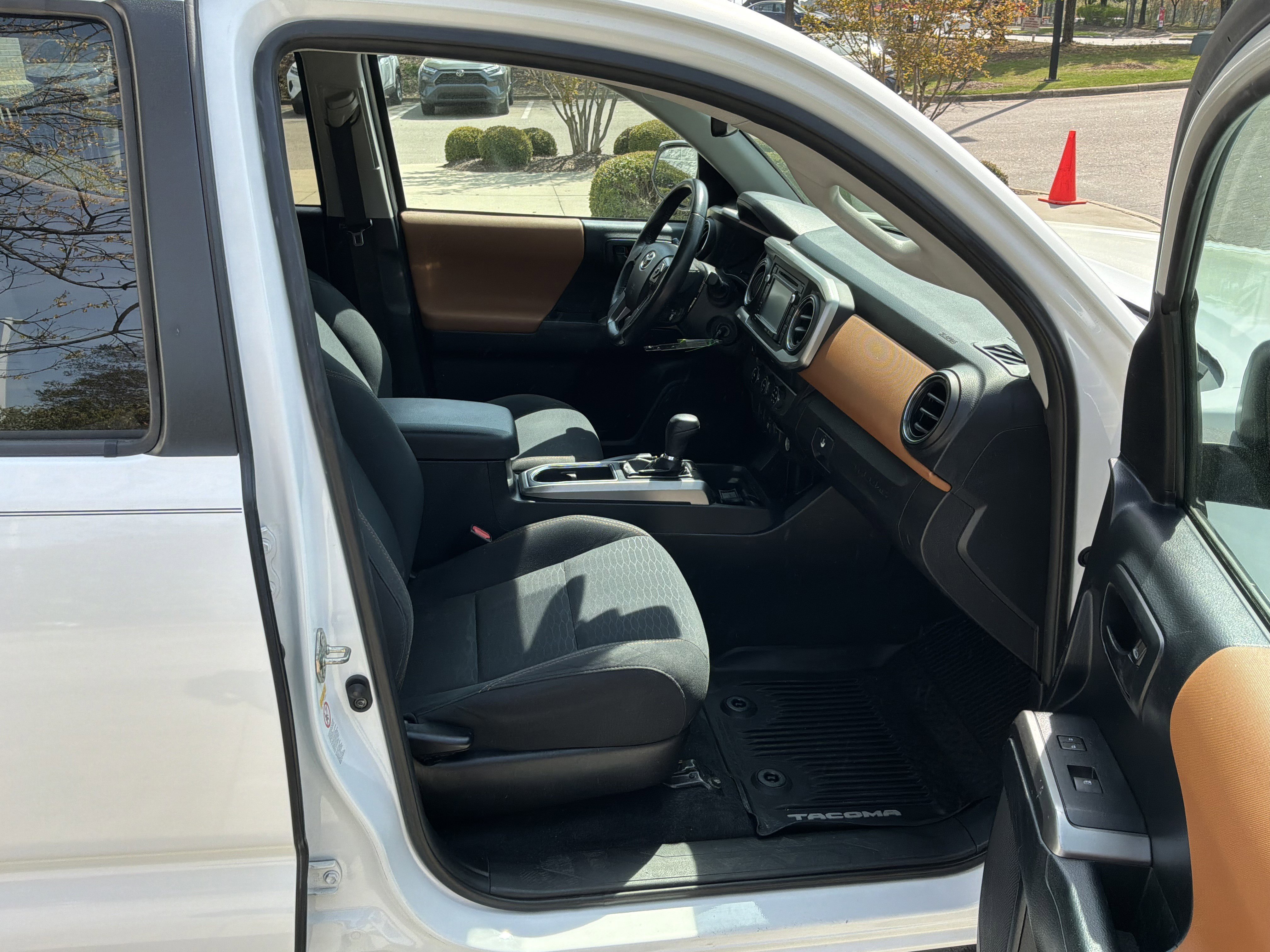 Used 2019 Toyota Tacoma SR5 RWD image 32