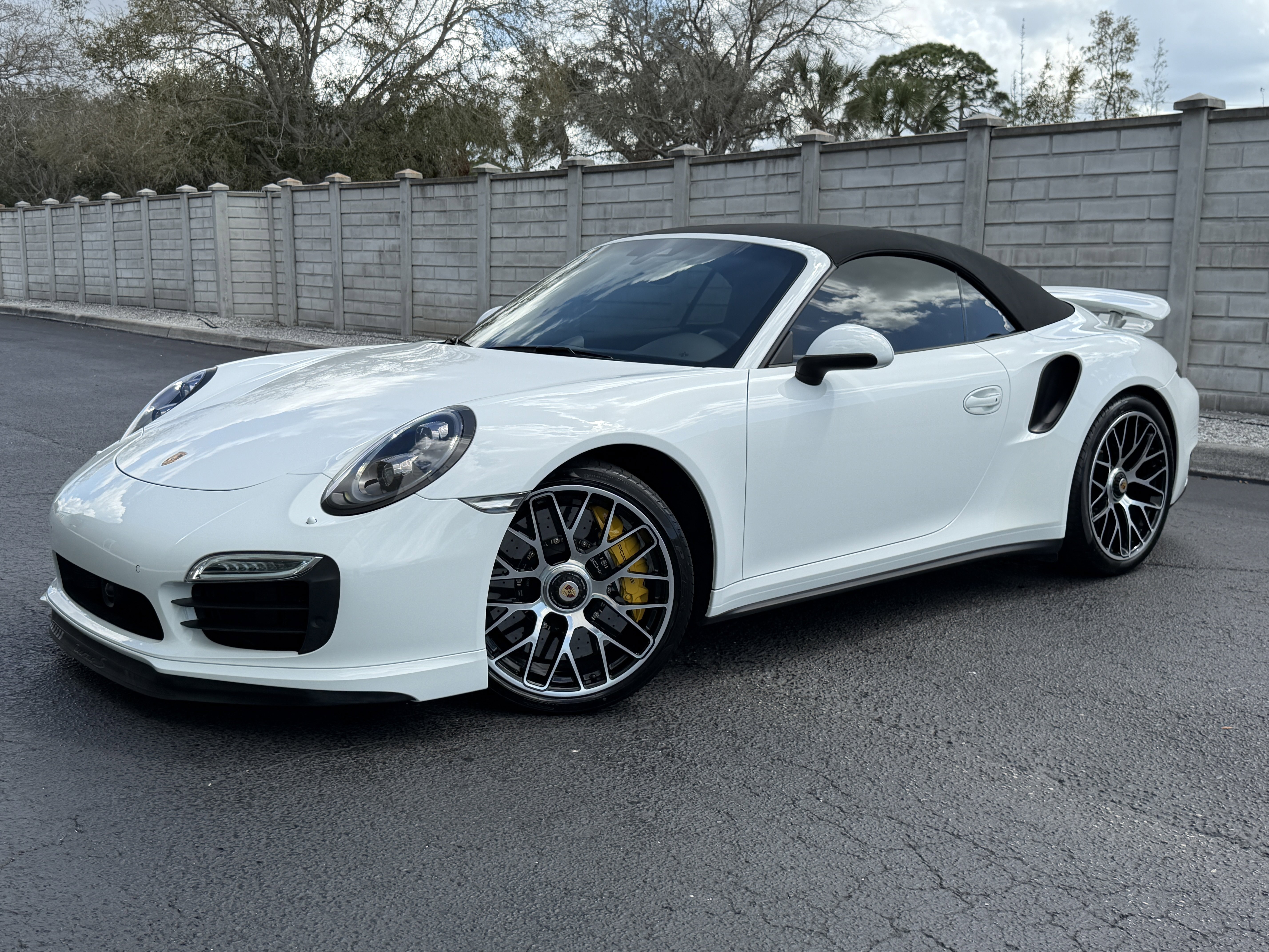 Certified 2015 Porsche 911 Turbo S image 1