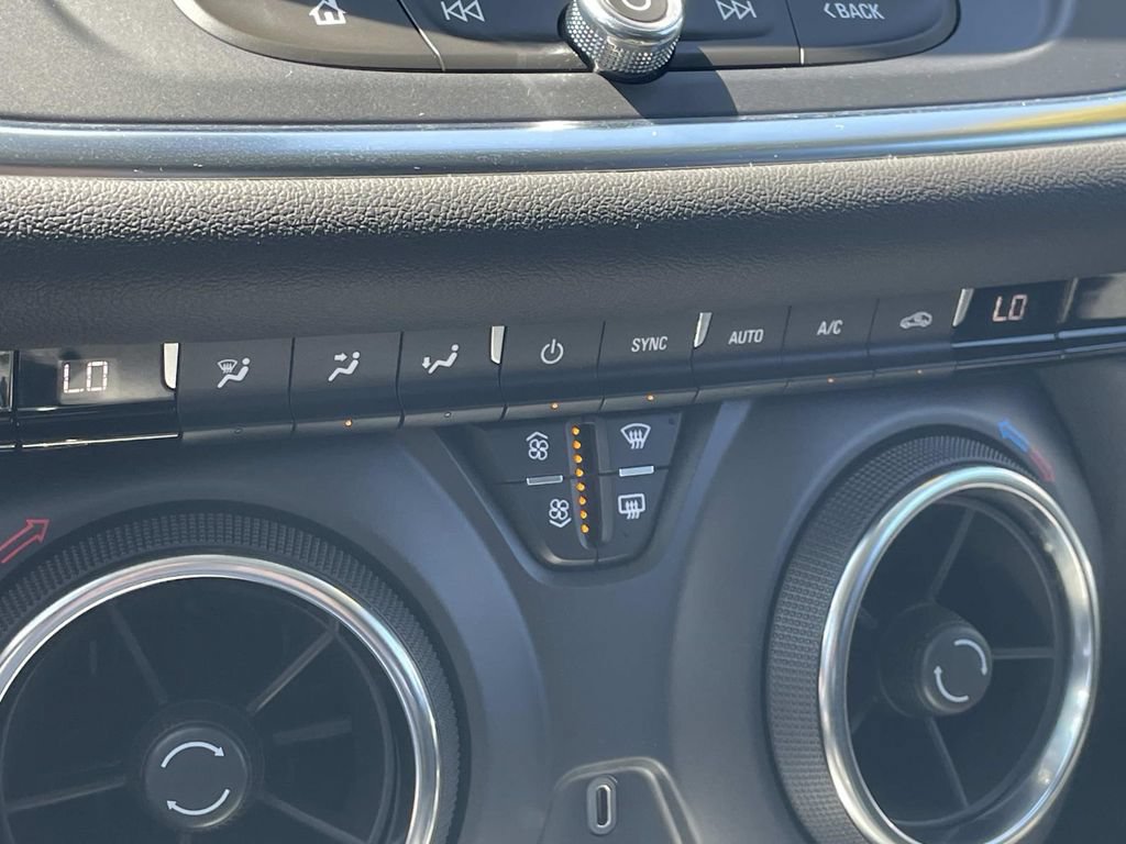 Used 2022 Chevrolet Blazer LT FWD image 20
