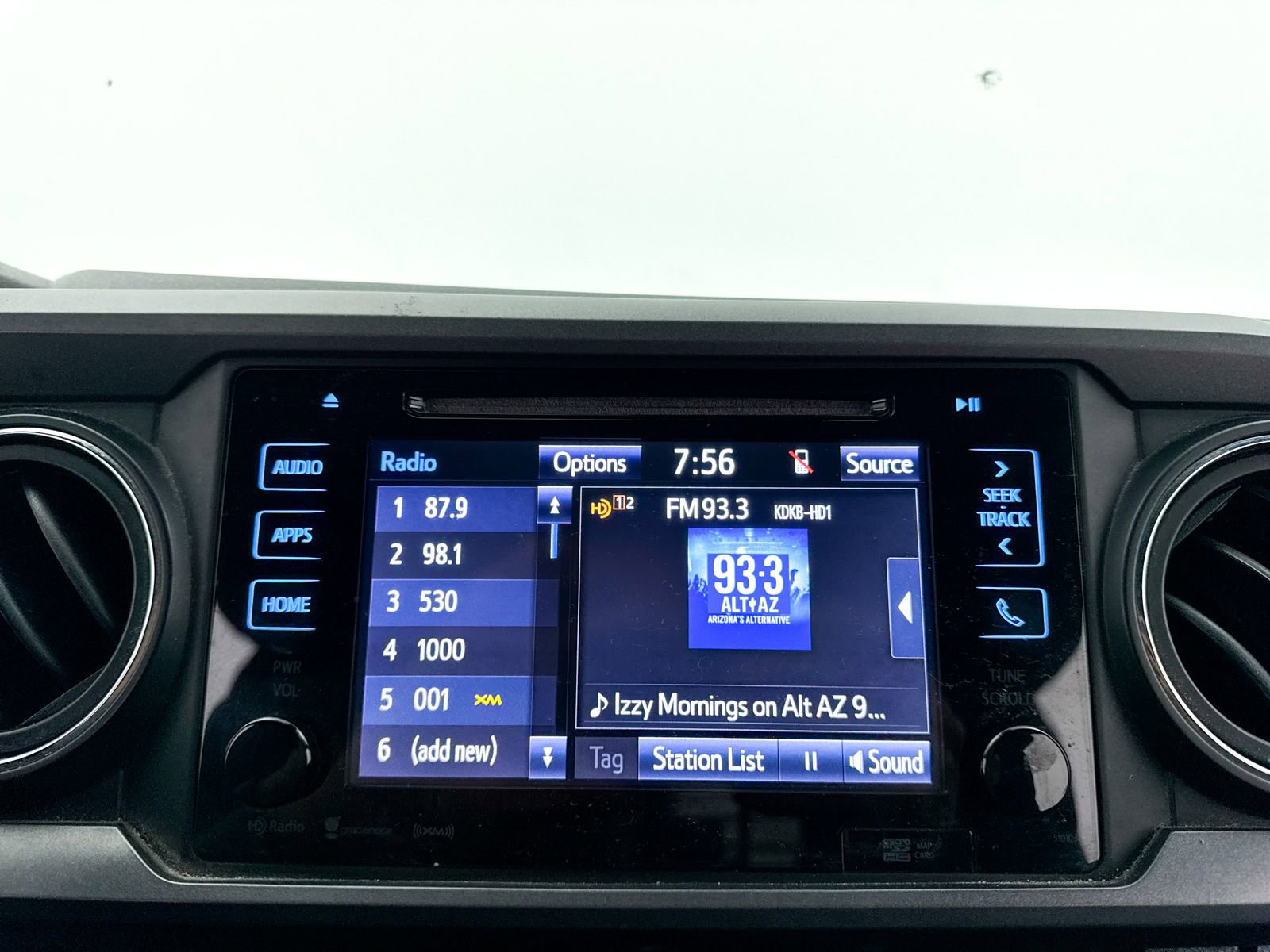 Used 2018 Toyota Tacoma TRD Sport w/ Technology Package AWD/4WD image 13
