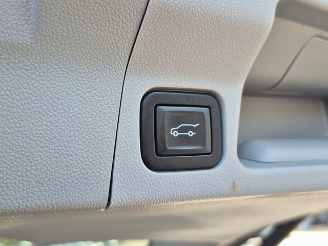 Used 2022 GMC Acadia SLE w/ Driver Convenience Package image 5