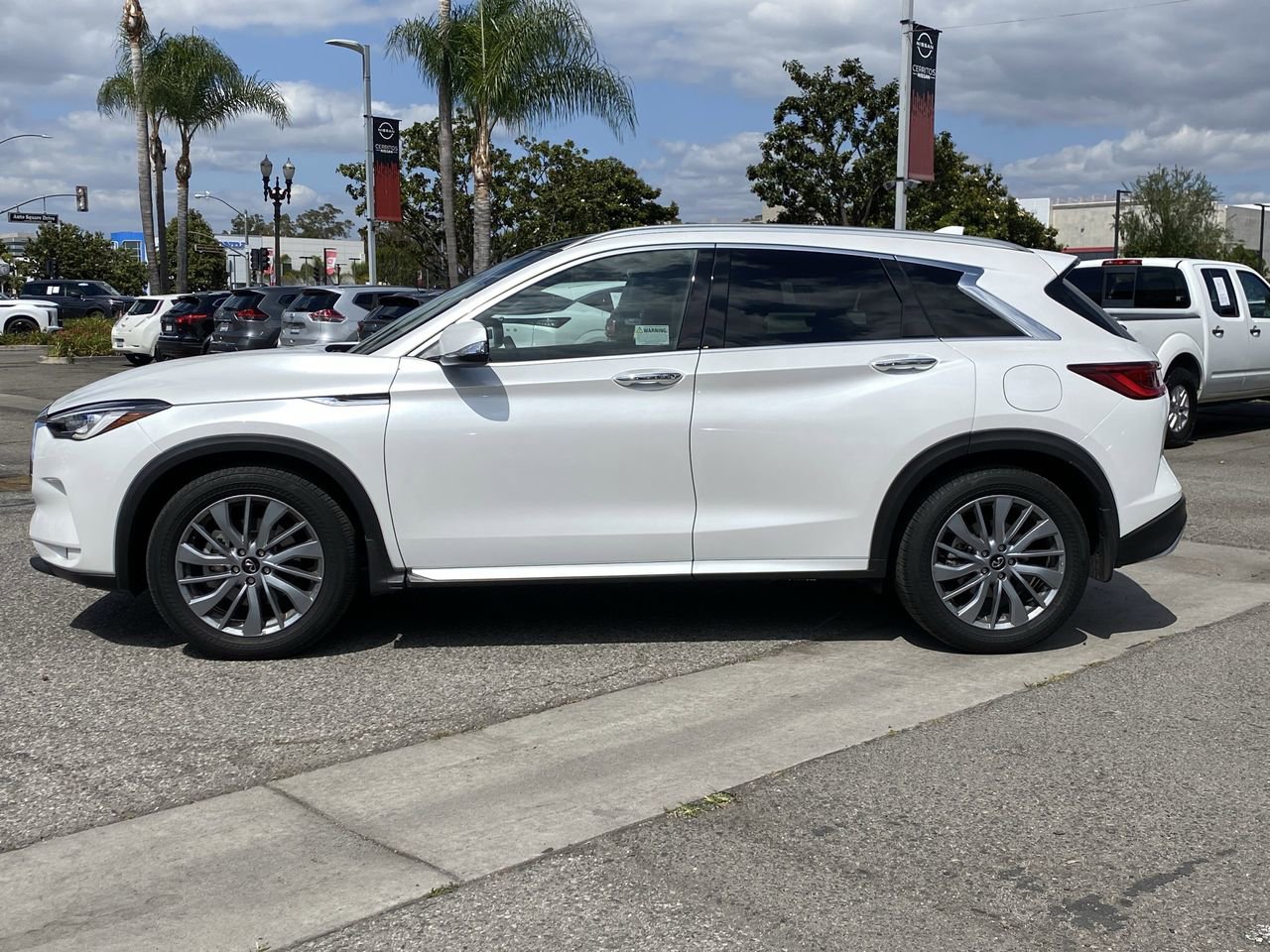 Certified 2025 INFINITI QX50 Luxe AWD/4WD image 3