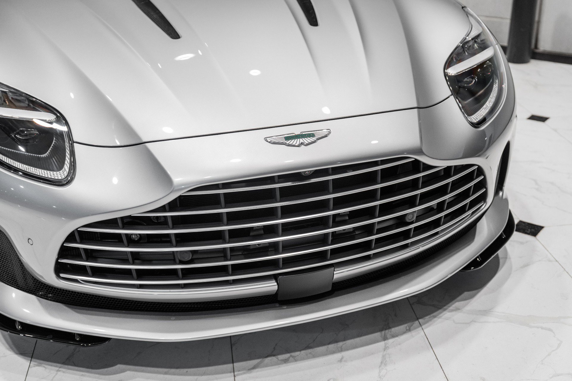 New 2026 Aston Martin DB12 Volante image 40