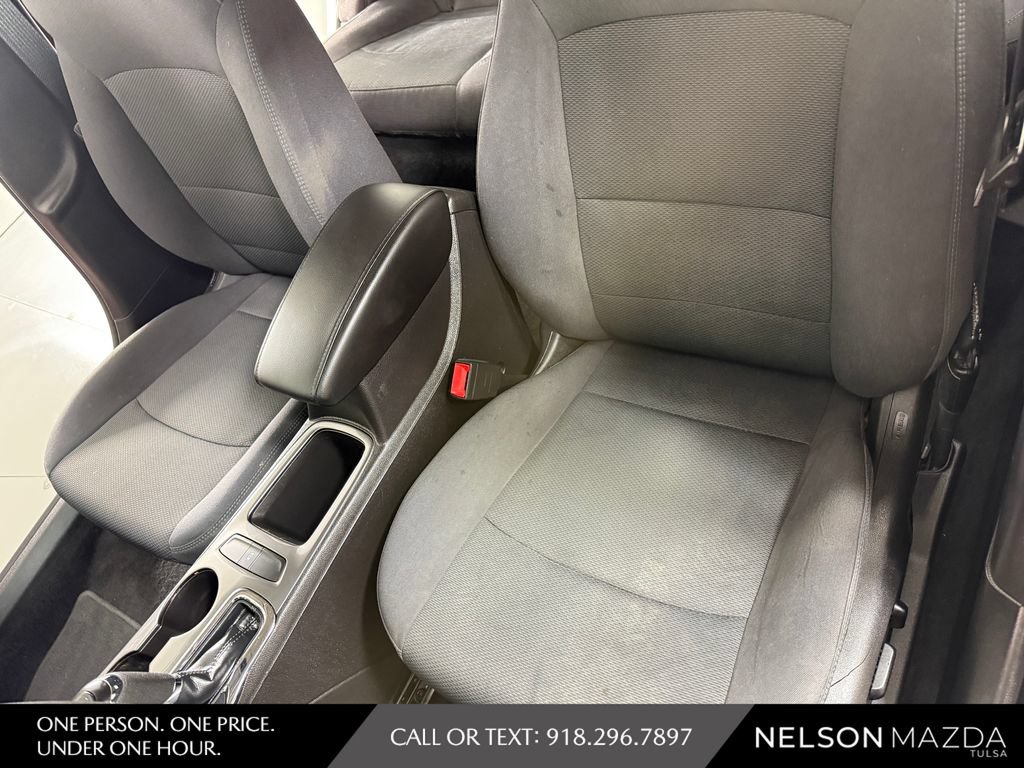 Used 2018 Chevrolet Cruze LT w/ Convenience Package FWD image 22