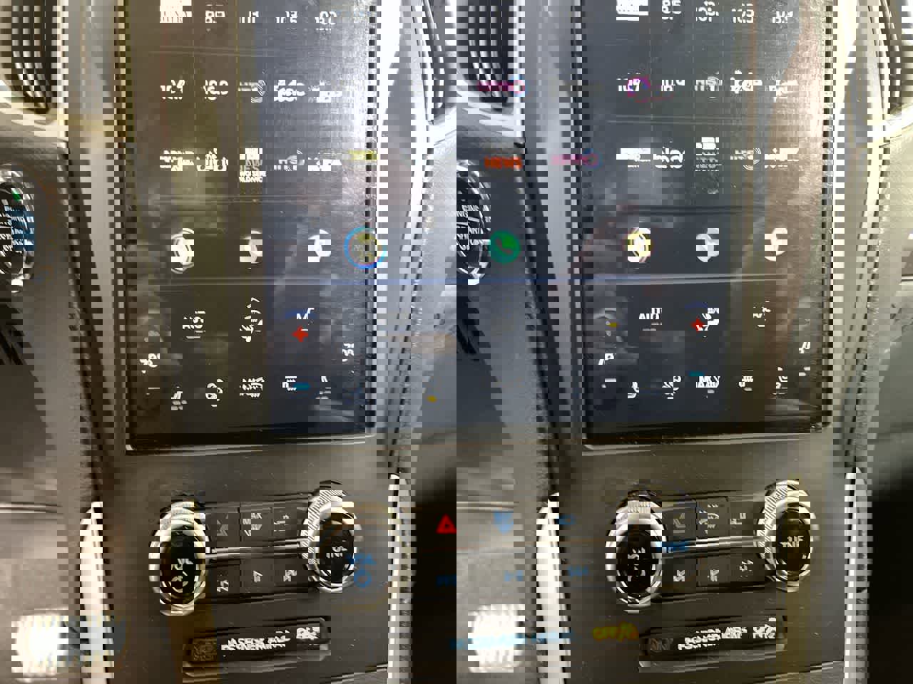 Used 2024 Ford Edge SEL image 20