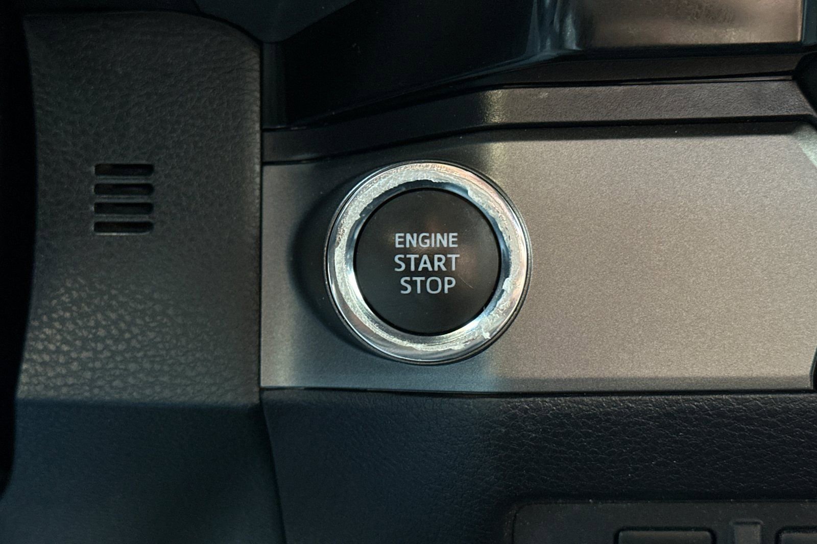 Used 2018 Toyota Tacoma TRD Sport w/ Technology Package image 20