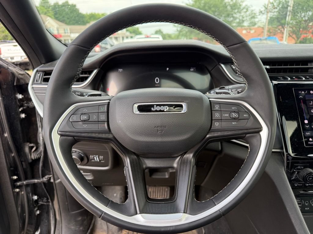 Used 2025 Jeep Grand Cherokee L Altitude AWD/4WD image 14