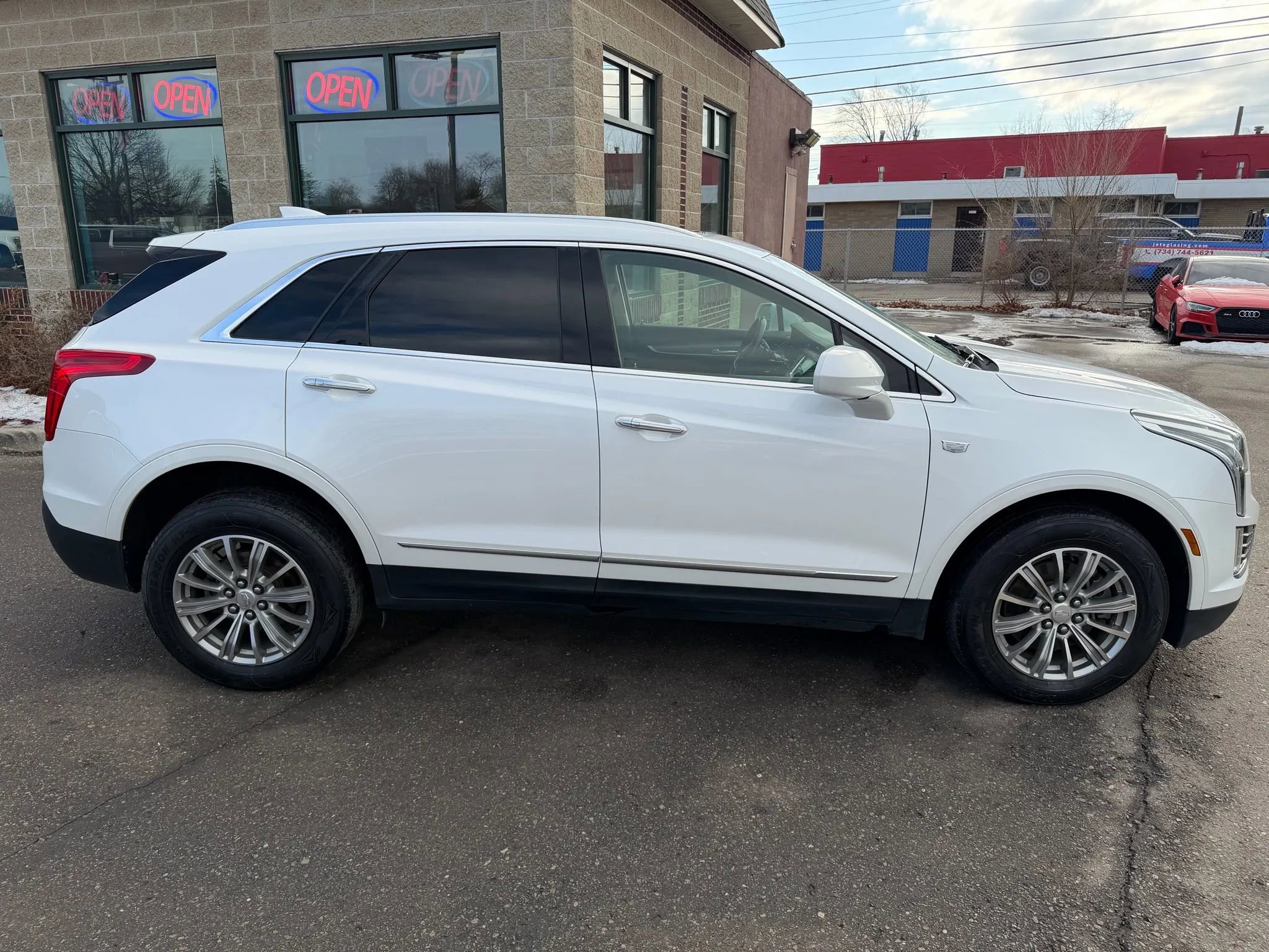 Used 2017 Cadillac XT5 Luxury w/ Driver Awareness Package image 6