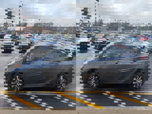 Used 2019 Toyota Prius XLE image 3