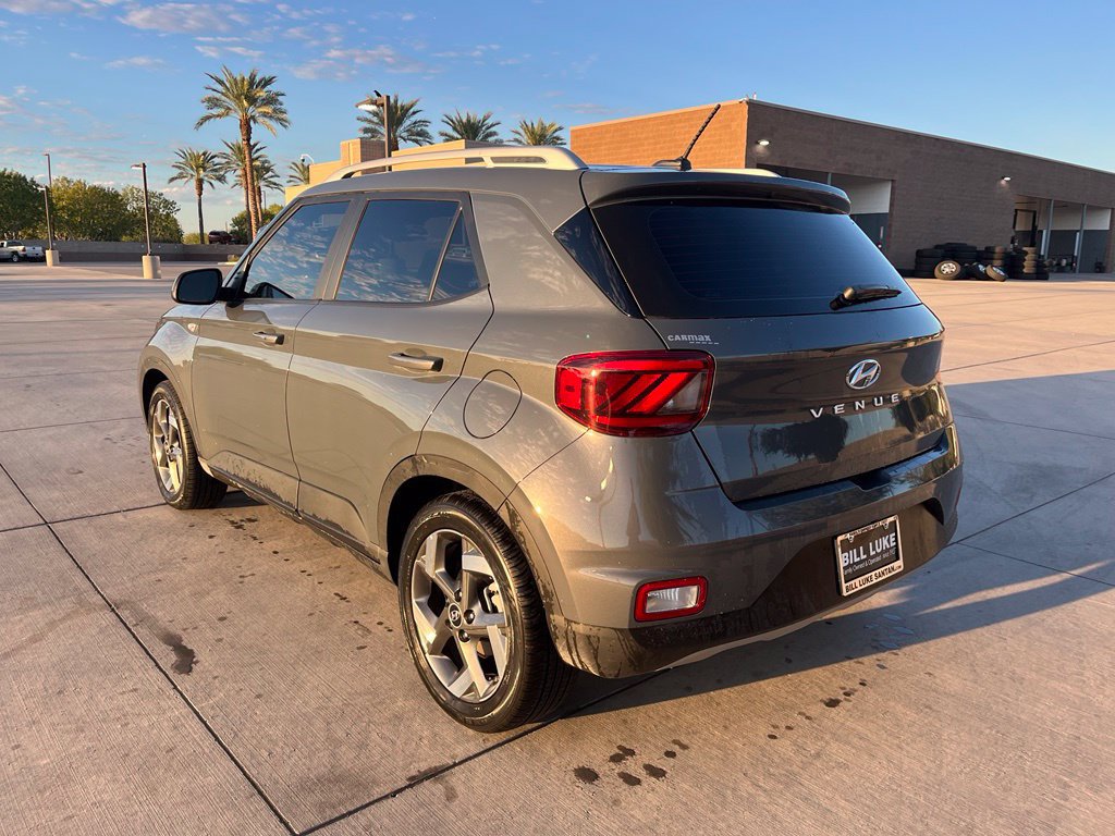 Used 2026 Hyundai Venue SEL FWD image 9