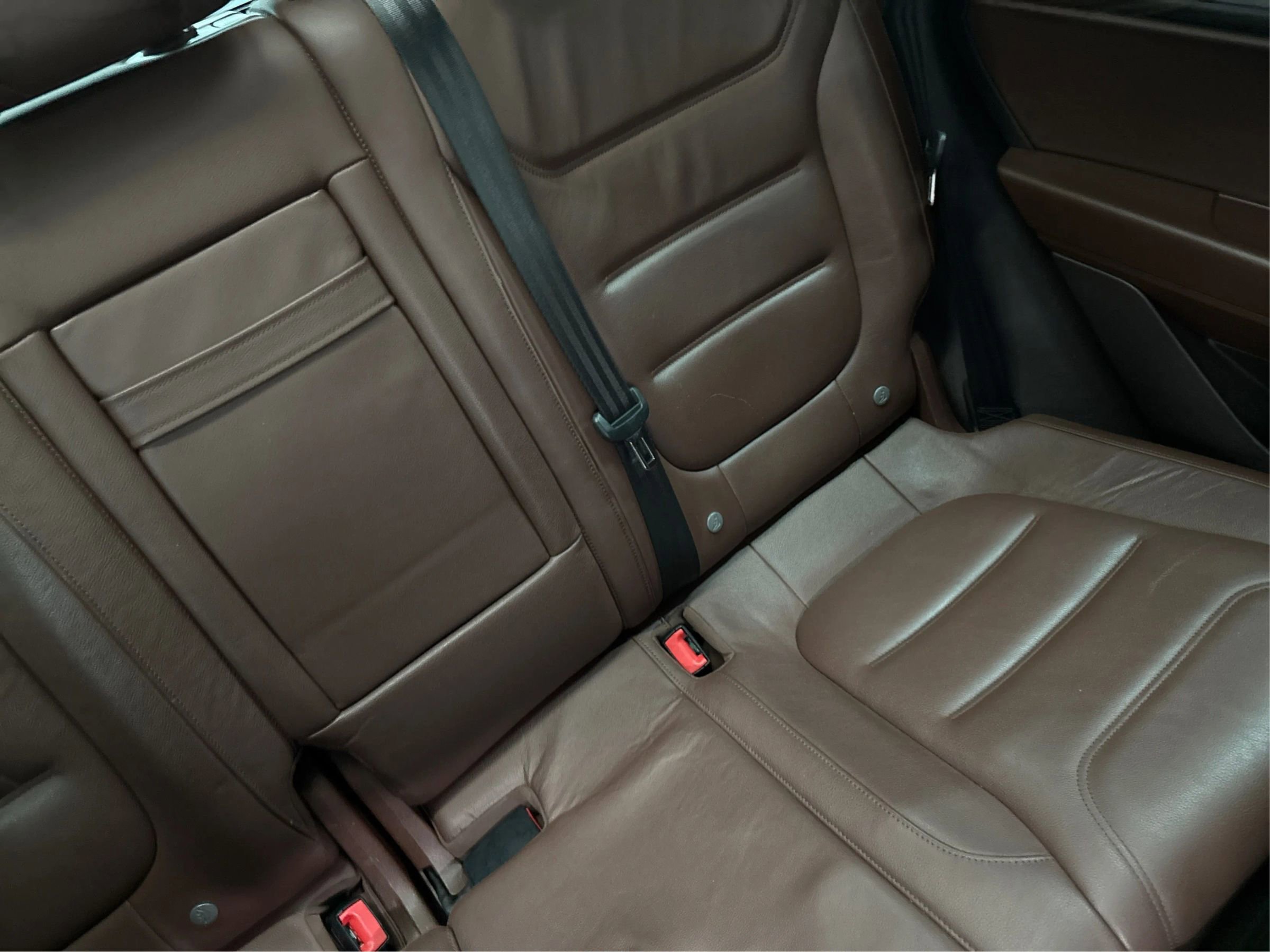 Used 2013 Volkswagen Touareg TDI image 32