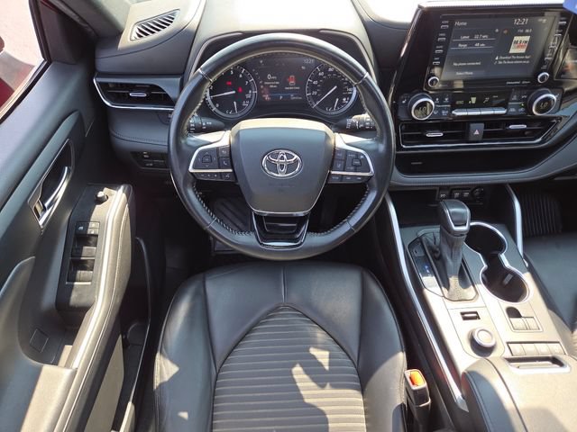 Used 2021 Toyota Highlander XSE AWD/4WD image 25