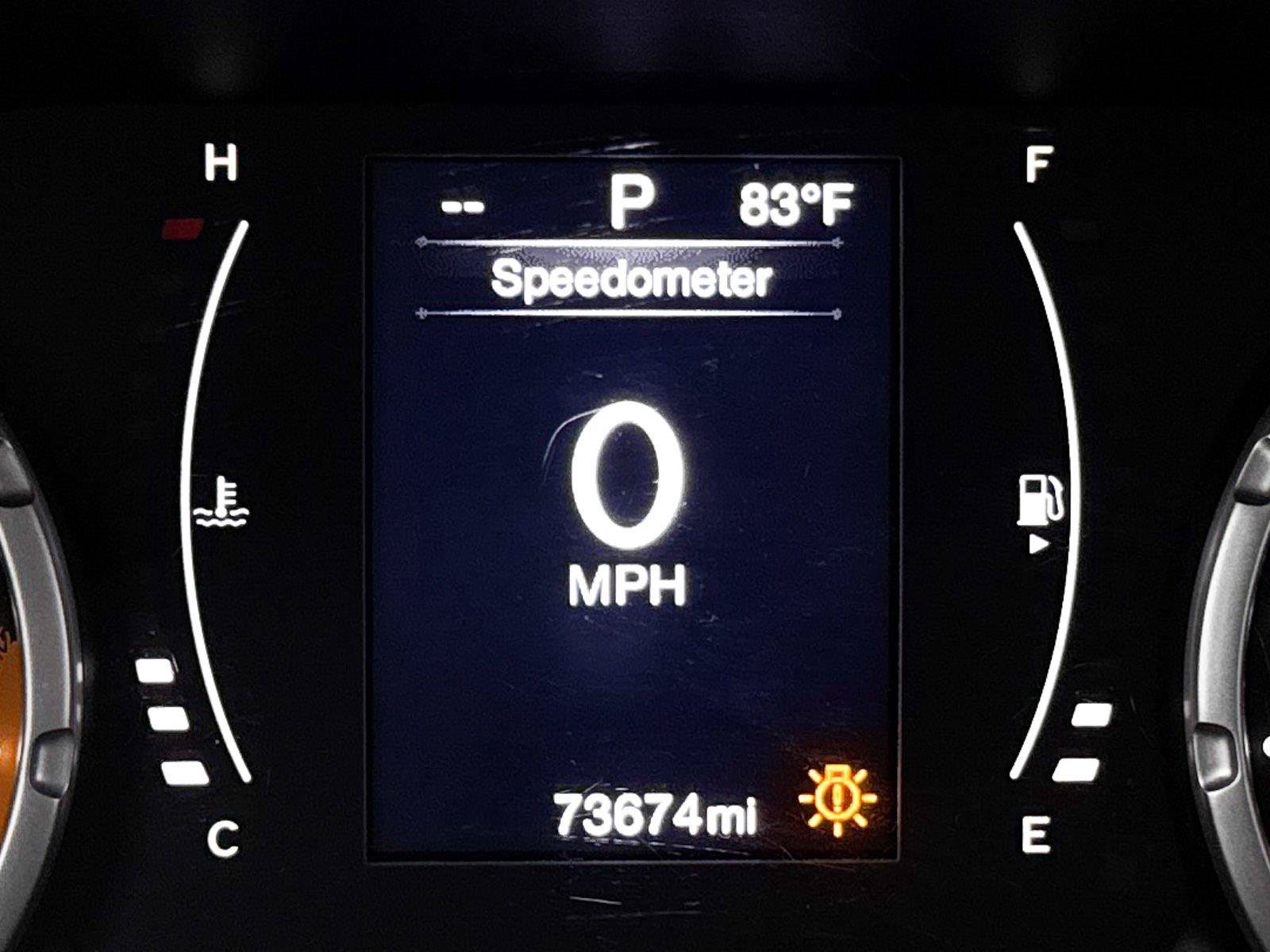 Used 2015 Jeep Renegade Latitude FWD image 32