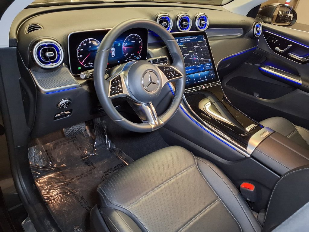 Used 2025 Mercedes-Benz GLC 300 4MATIC image 25