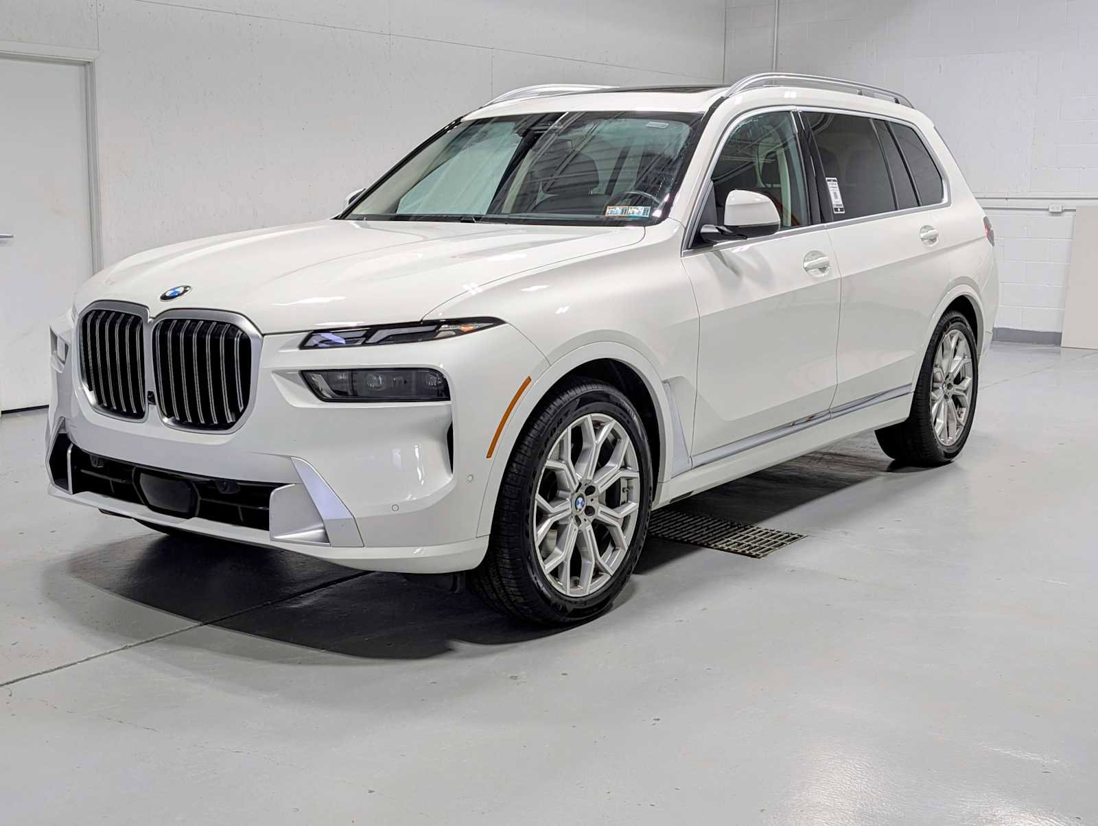 Used 2023 BMW X7 xDrive40i w/ Climate Comfort Package image 1