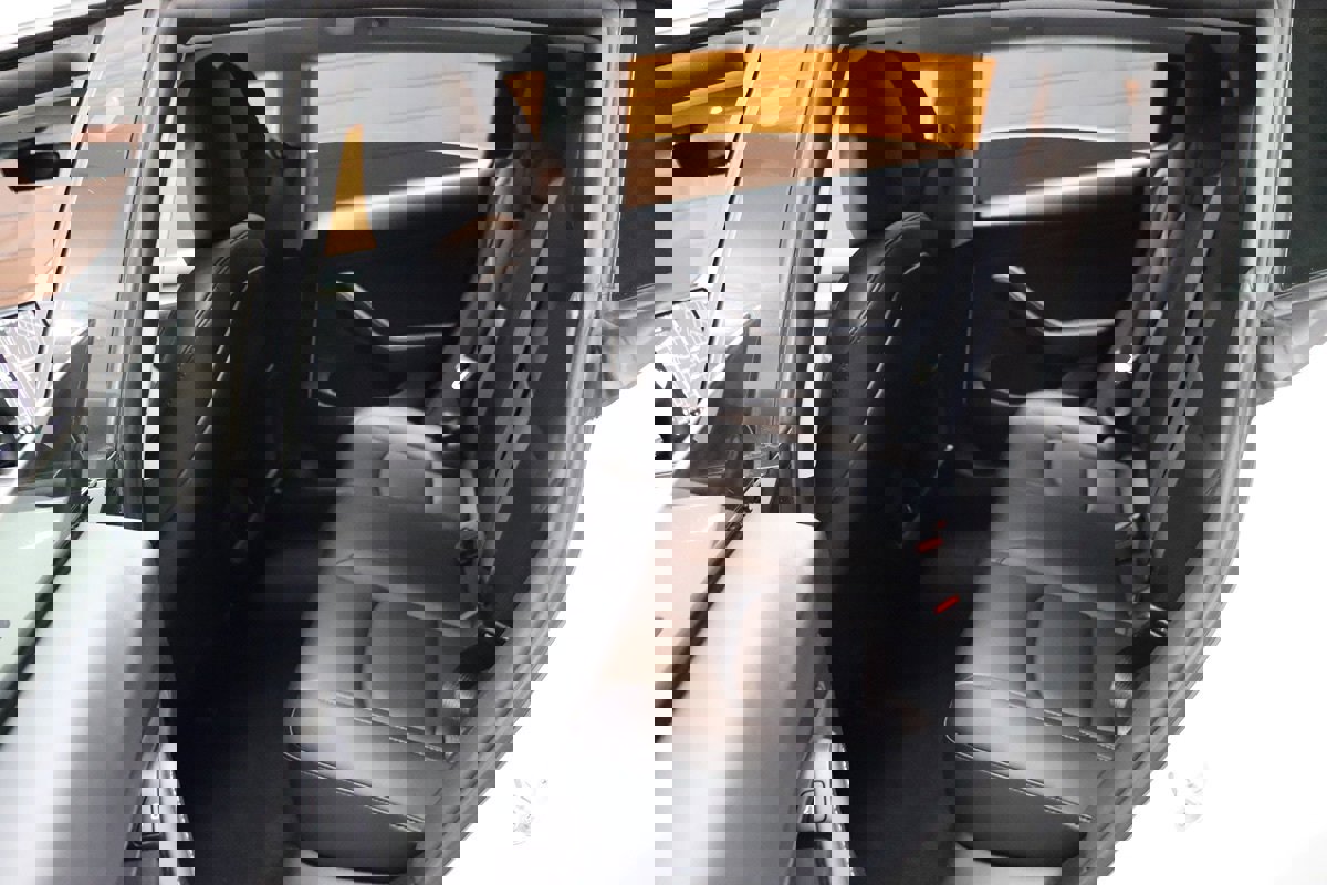 Used 2023 Tesla Model 3 Standard Range image 31