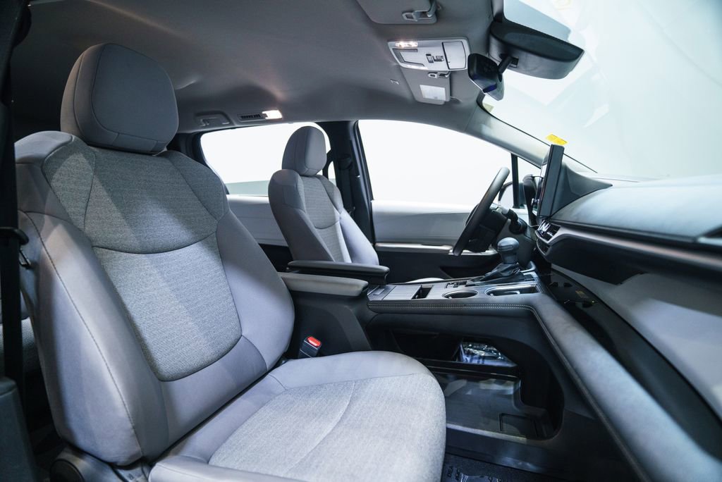 Certified 2026 Toyota Sienna LE FWD image 14