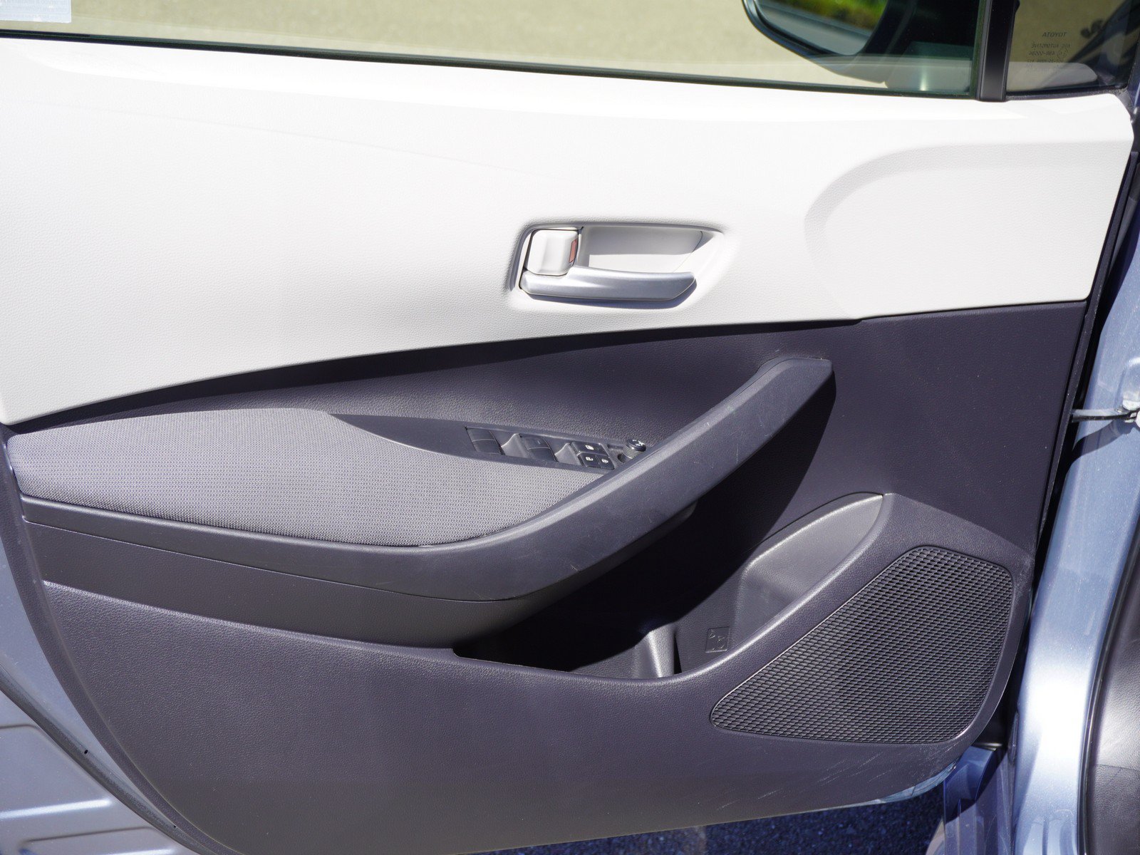 Used 2021 Toyota Corolla LE w/ Carpet Mat Package (TMS) FWD image 18